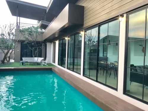 Banamphur Pool Villa