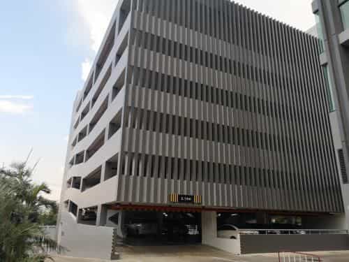 Infinity pool in downtown Pattaya is close to Station Supermarket 21 Mall