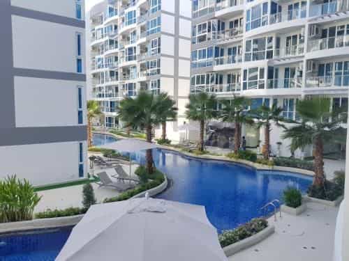 Grand Avenue paza Grand Avenue paza