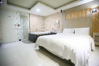 Hit Hotel