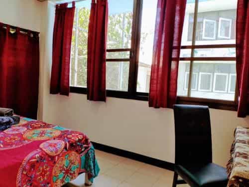 Sunny studio with private bathroom and aircon Sunny studio with private bathroom and aircon