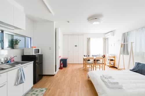 5 mins walk to station, 6 mins to Tennoji by train - Apartment in second floor max 6 people