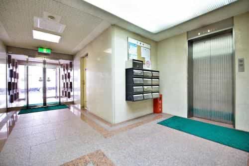 Maison building 402