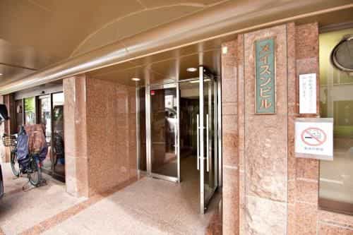 Maison building 402