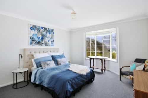 The Crescent - Pet Friendly - 1 Min to Beach