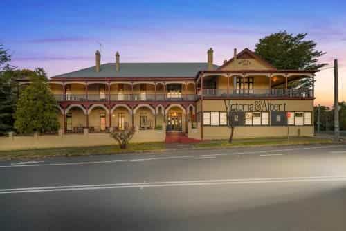 The Victoria & Albert Guesthouse