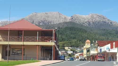 Mt Lyell Motor Inn