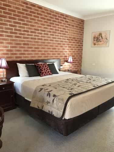 Country Gardens Motor Inn