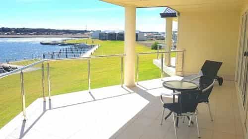 Island Waterfront Getaway - WiFi