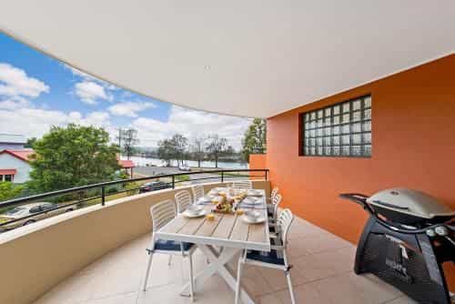 Adrift at Dolphin Cove Apt 5 - riverfront modern