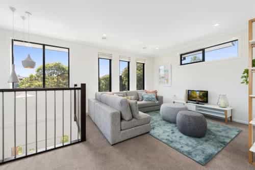 Spacious 4-Bed House with Parking and Backyard