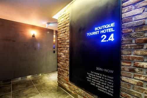 โรงแรม 2.4