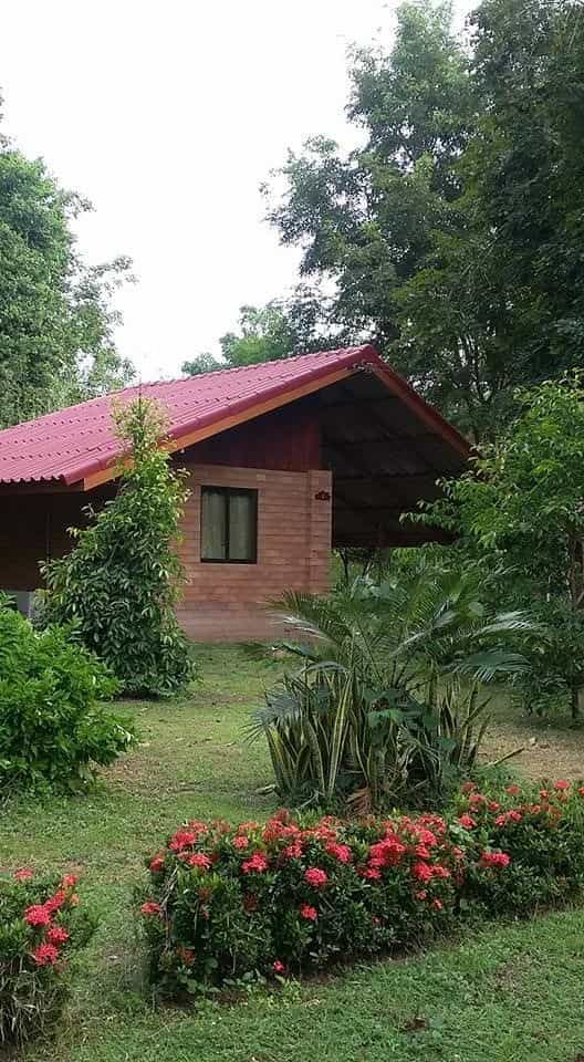 Por Resort Chainat