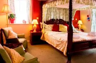 Wyndham Arms Hotel