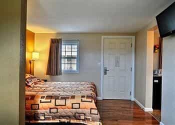 Rodeway Inn & Suites