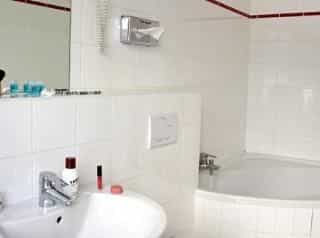 Louest Hotel
