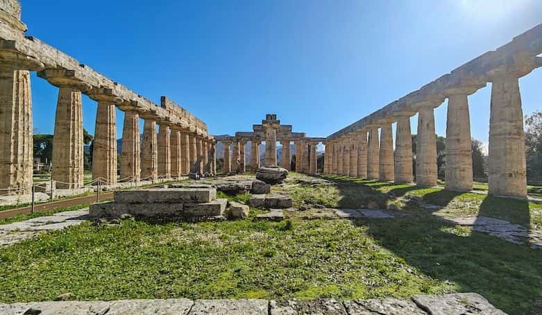 2-hour guided tour in Paestum1