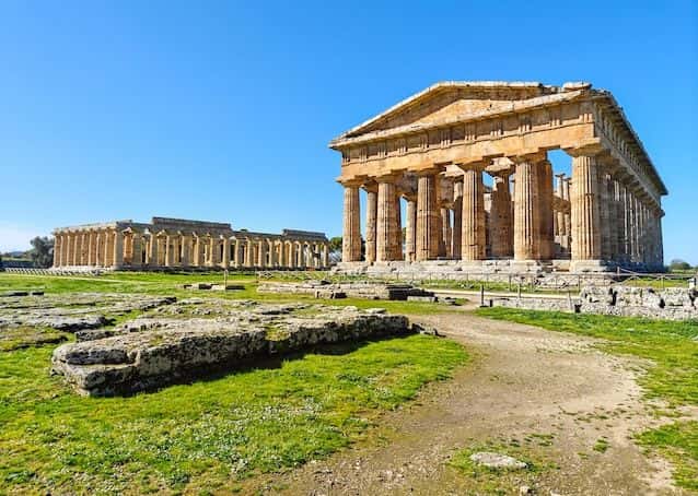 2-hour guided tour in Paestum2