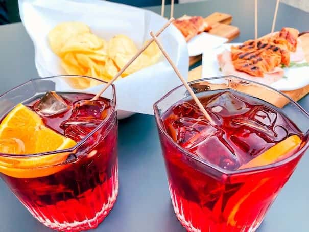 Aperitivo and street food tour in Rome4