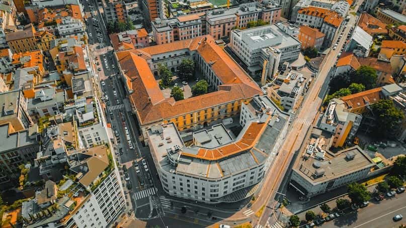 Half-day private and personalized walking tour of Milan3