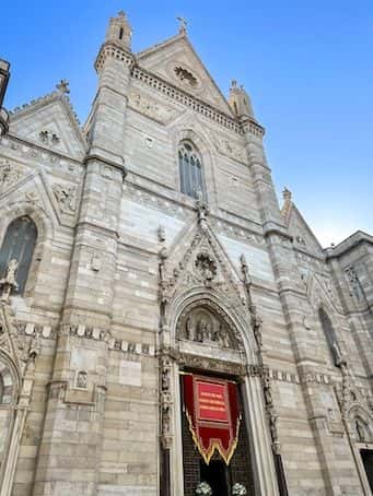 The Holy Mile itinerary with guided tour1