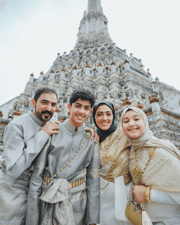 Thai Glam Studio, Thai Costume Rental at Wat Arun4