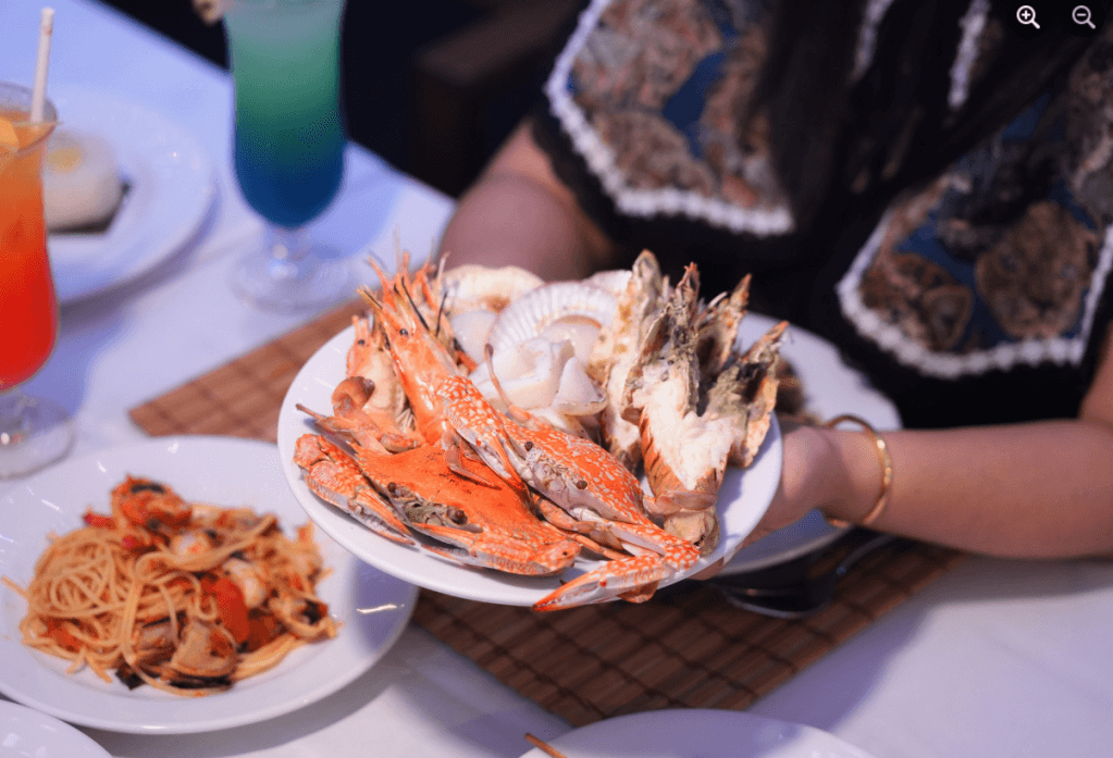บุฟเฟ่ต์อาหารทะเลฟิชเชอร์แมนมาร์เก็ตที่ศาลาริมน้ำ | โรงแรมอวานี พัทยา รีสอร์ท1