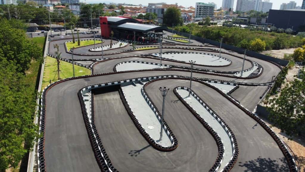 สัมผัสประสบการณ์การขับรถโกคาร์ทที่ EasyKart พัทยา (เทพประสิทธิ์)1