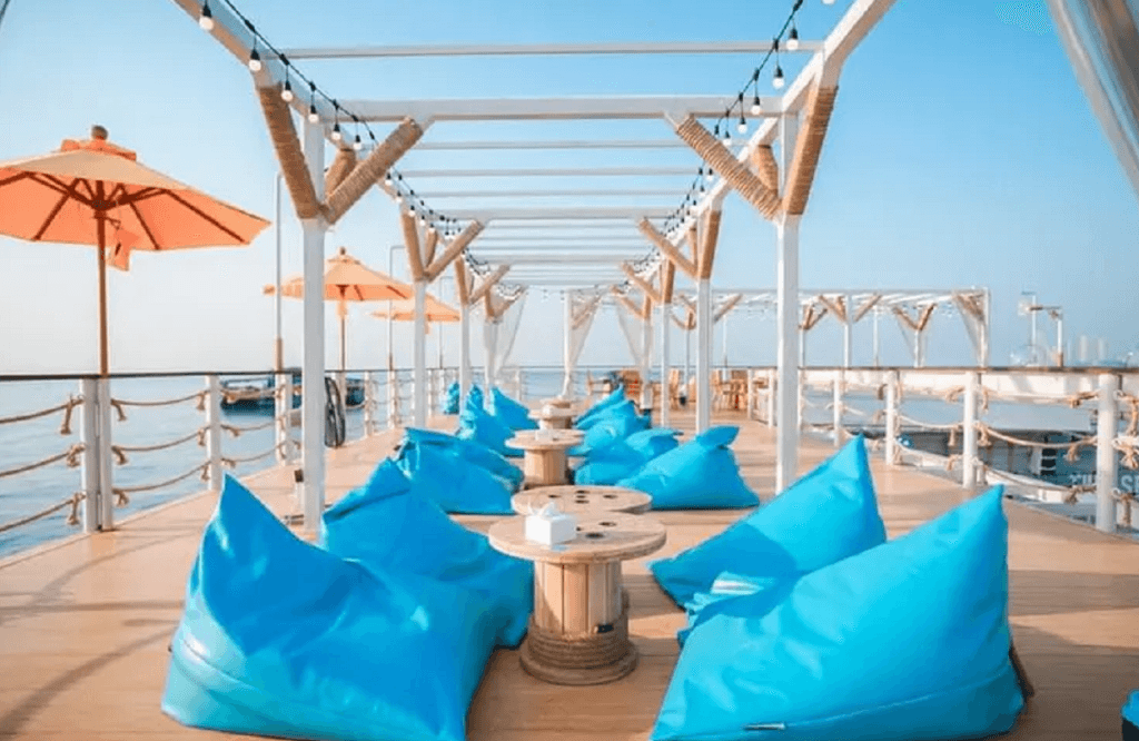 คาเฟ่ตกหมึกกลางทะเลพัทยา Tappia Floating2