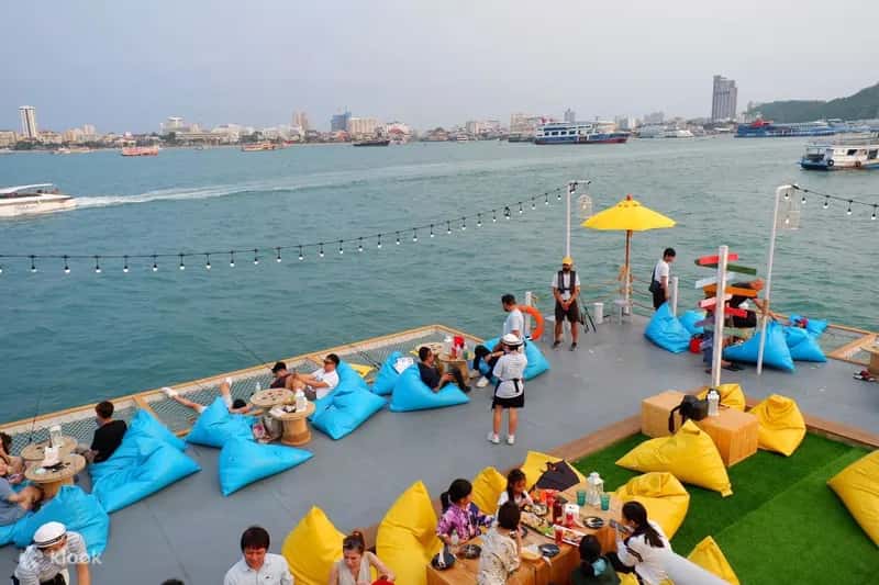 คาเฟ่ตกหมึกกลางทะเลพัทยา Tappia Floating3