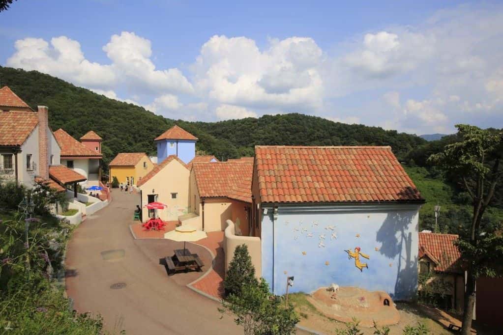 ทัวร์รถบัส 1 วันไปเกาะนามิ | เที่ยวเกาะนามิ หมู่บ้านฝรั่งเศส (Petite France) ขี่จักรยานบนรางรถไฟ (คังชอนเรลไบค์) | เกาหลีใต้  เกาหลี - เมืองทั้งหมด - กังวอน - คยองกี - โซล ทริปเที่ยว และเดย์ทริป1