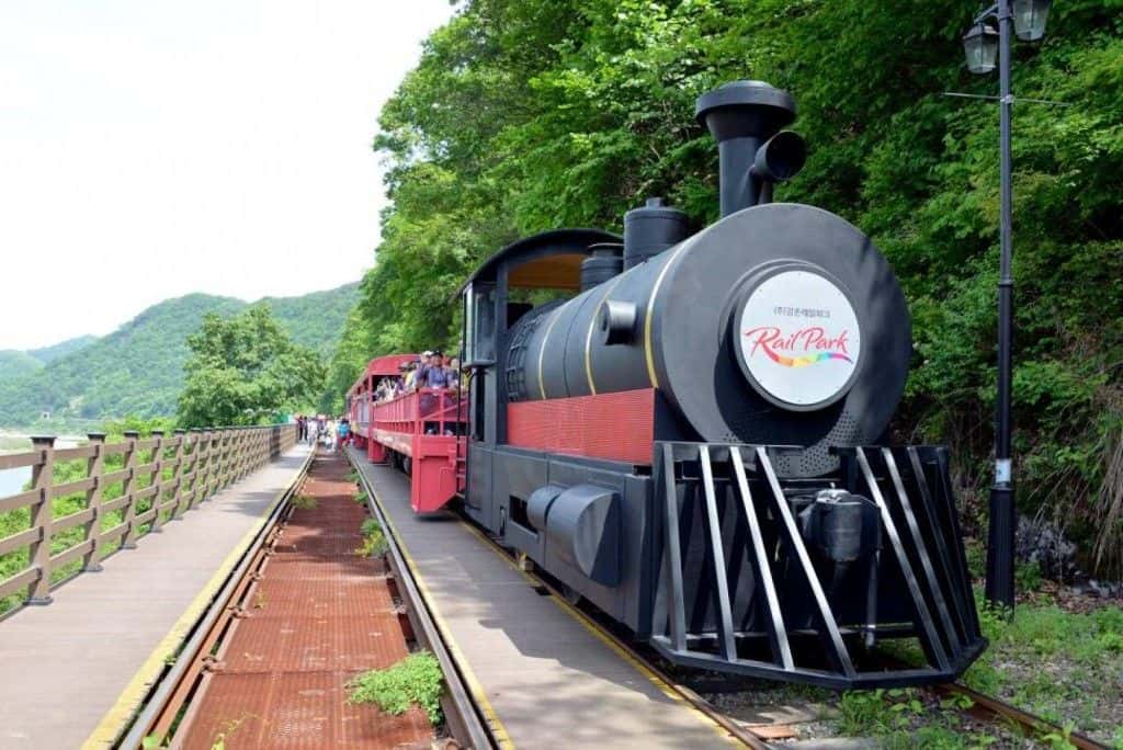 ทัวร์รถบัส 1 วันไปเกาะนามิ | เที่ยวเกาะนามิ หมู่บ้านฝรั่งเศส (Petite France) ขี่จักรยานบนรางรถไฟ (คังชอนเรลไบค์) | เกาหลีใต้  เกาหลี - เมืองทั้งหมด - กังวอน - คยองกี - โซล ทริปเที่ยว และเดย์ทริป3