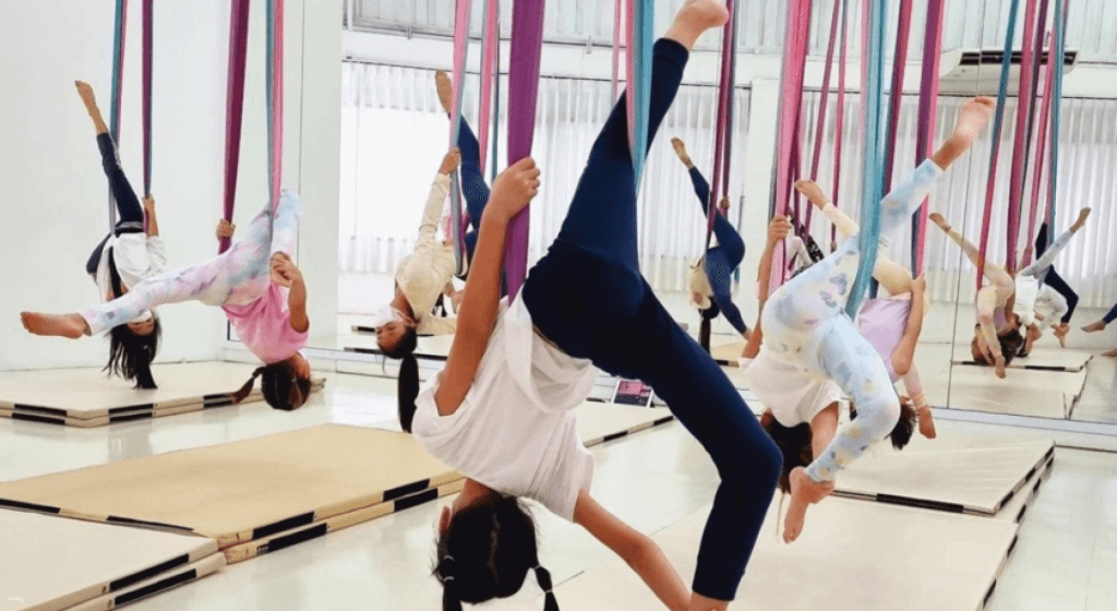 คลาสเรียนโยคะฟลายที่ I Can Fly Aerial Studio4