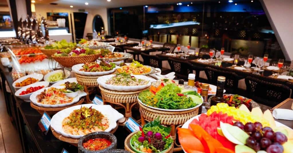 ล่องเรือรับประทานอาหารค่ำ Horizon ริมแม่น้ำเจ้าพระยา โดยโรงแรมแชงกรี-ลา กรุงเทพฯ1