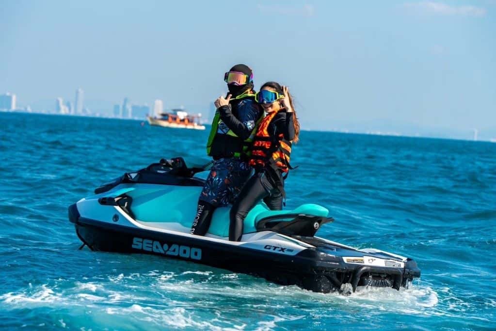 ประสบการณ์มันส์สุดขีด! ขี่เจ็ทสกีลุยคลื่นที่พัทยา โดยเสี่ยเบิร์ด2