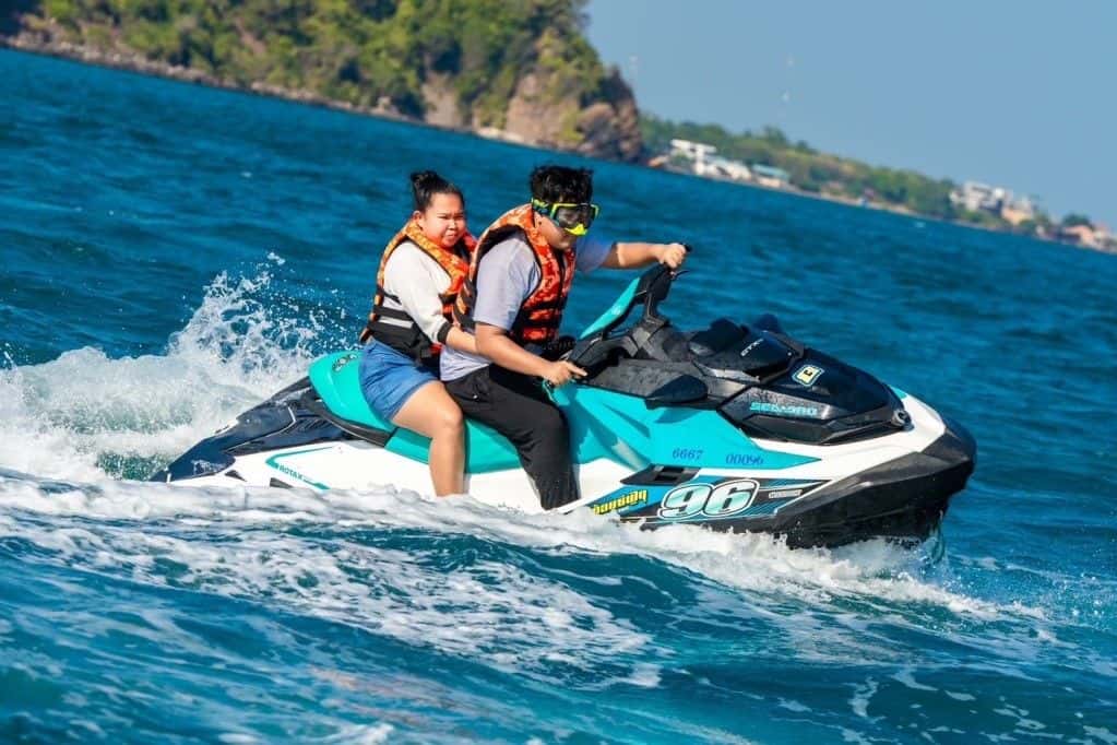 ประสบการณ์มันส์สุดขีด! ขี่เจ็ทสกีลุยคลื่นที่พัทยา โดยเสี่ยเบิร์ด3