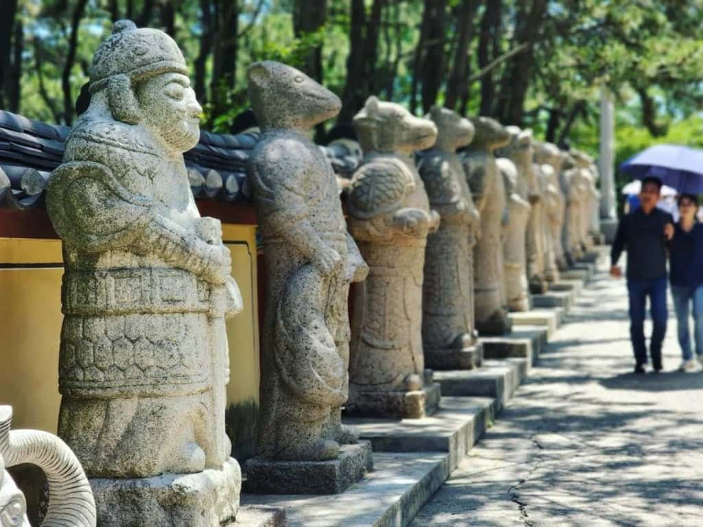 ทัวร์ปูซานเต็มวัน | วัดแฮดอง ยงกุงซา + รถไฟแฮอึนแด BlueLinePark + รถไฟแคปซุล (รถไฟปุ๊กปิ๊ก) + หมู่บ้านชายฝั่งฮวีนยออุล + หมู่บ้านวัฒนธรรมคัมชอน (ออกเดินทางจากปูซาน) | เกาหลีใต้ ทริปเที่ยว และเดย์ทริป2