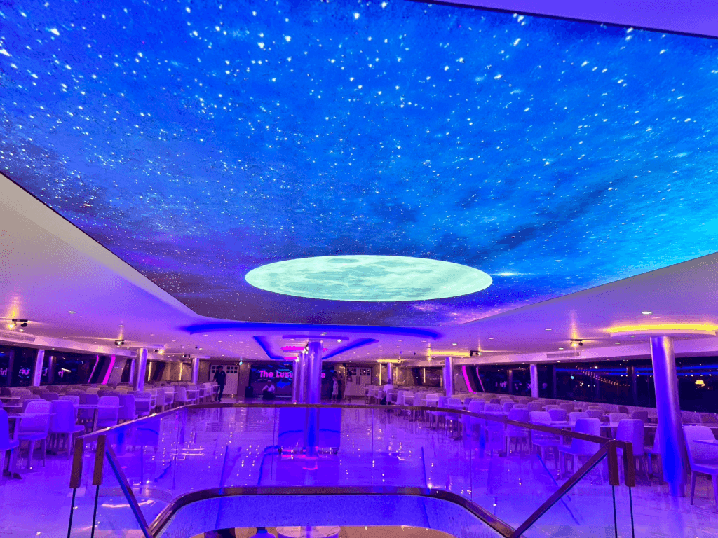 ล่องเรือดินเนอร์หรู The Luxury White จากท่าเรือไอคอนสยาม4