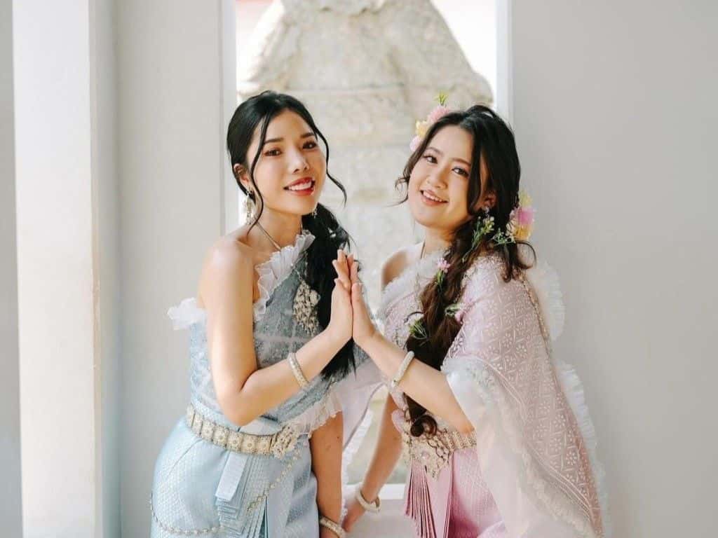 Thai Traditional Dress Rental with Makeup, Hair & Photography by One Day Thai1