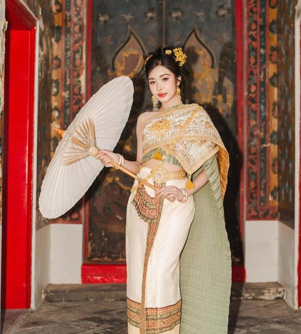 Thai Traditional Dress Rental with Makeup, Hair & Photography by One Day Thai2