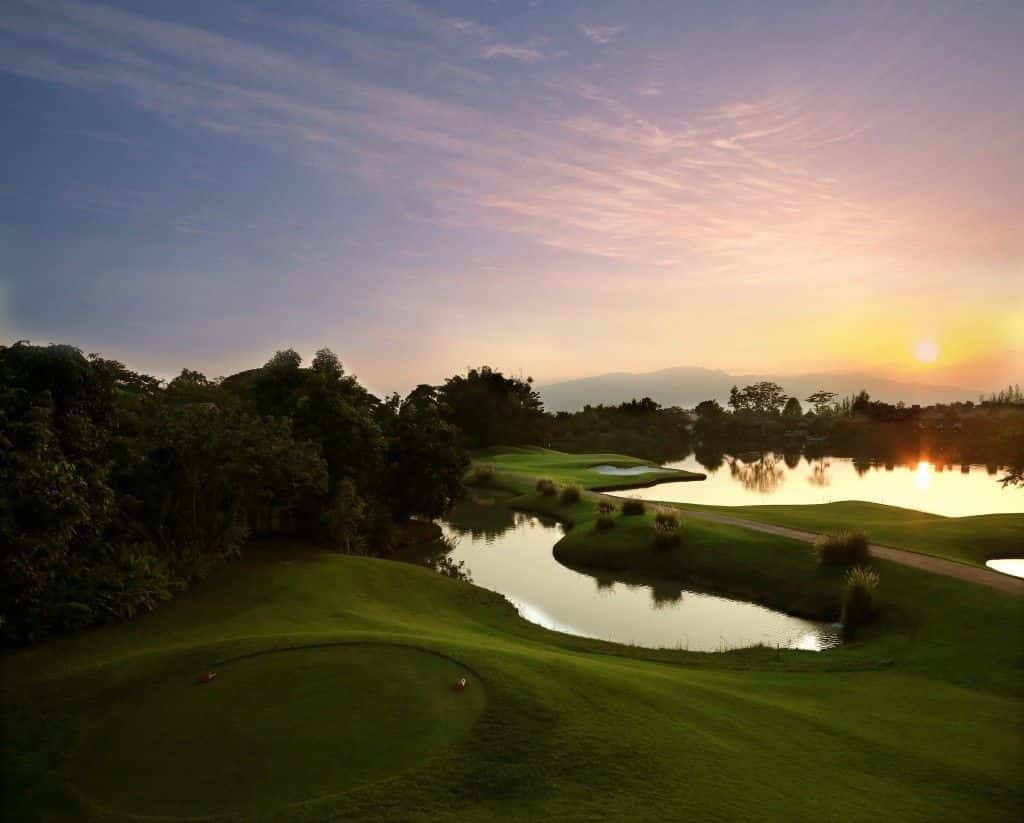 MAE JO GOLF CLUB1