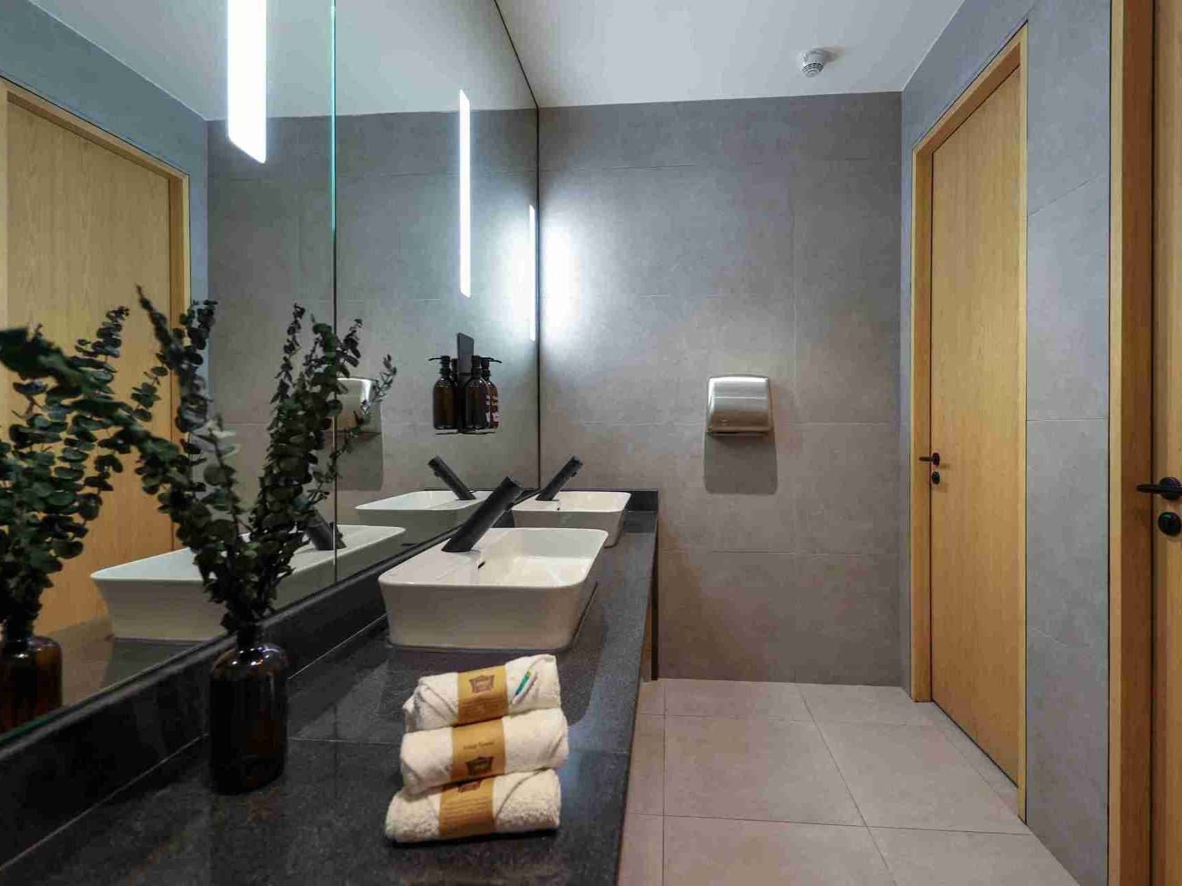 Hamad International Airport (DOH) Lounge Pass1