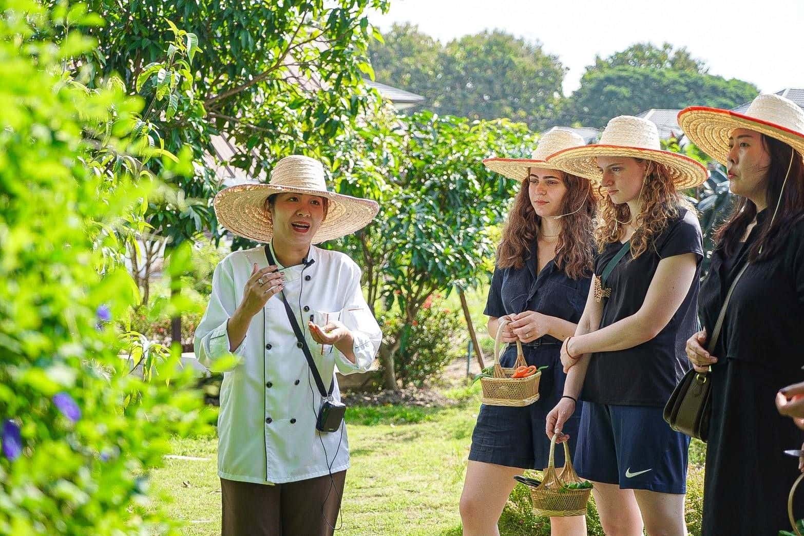 เรียนทำอาหารที่ Baan Farm Thai Cooking School2