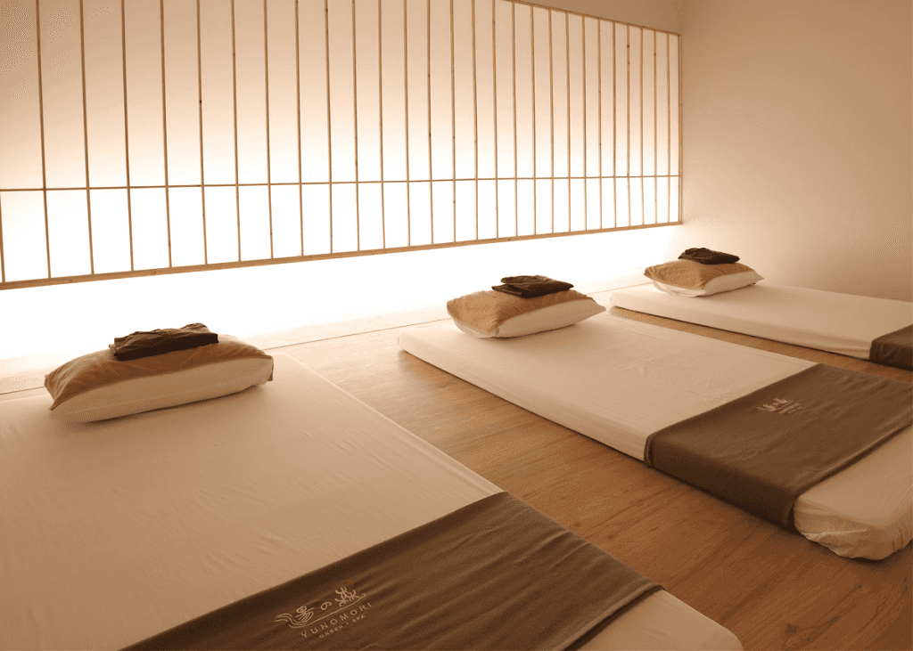 ยูโนะโมริ ออนเซ็น & สปา สาทร 104