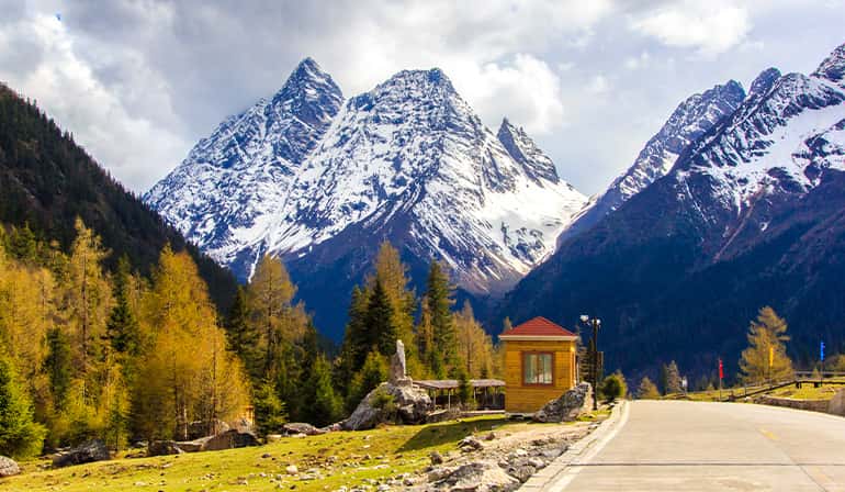 China Jiuzhaigou Four Girls Mountain Chengdu Shuangqiaogou High-speed Rail 6 days 5 nights GOCN90723