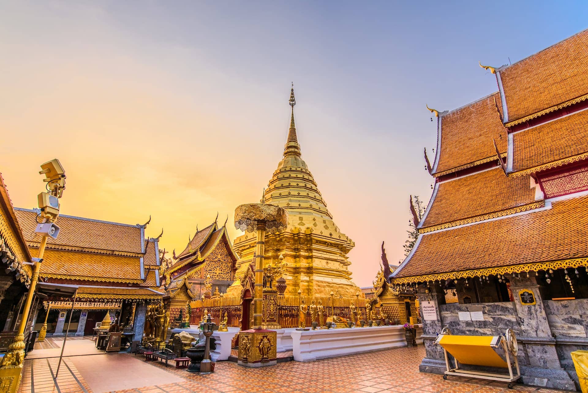 เชียงใหม่: ดอบสุเทพ และวัดผาลาด โดยรถแดงท้องถิ่น เวลา 07:00 น. ทริปเที่ยว และเดย์ทริป