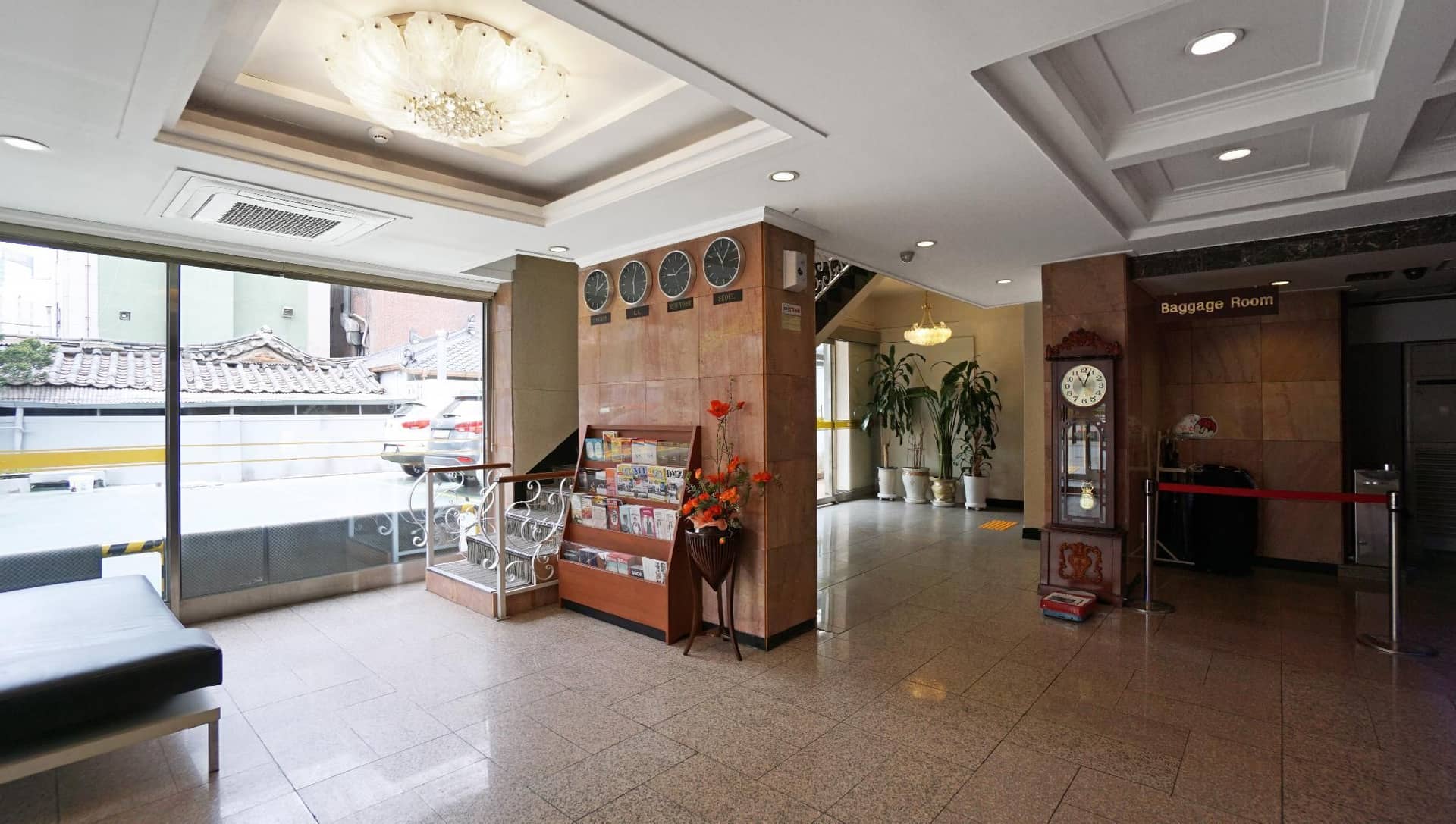 Insadong Crown Hotel