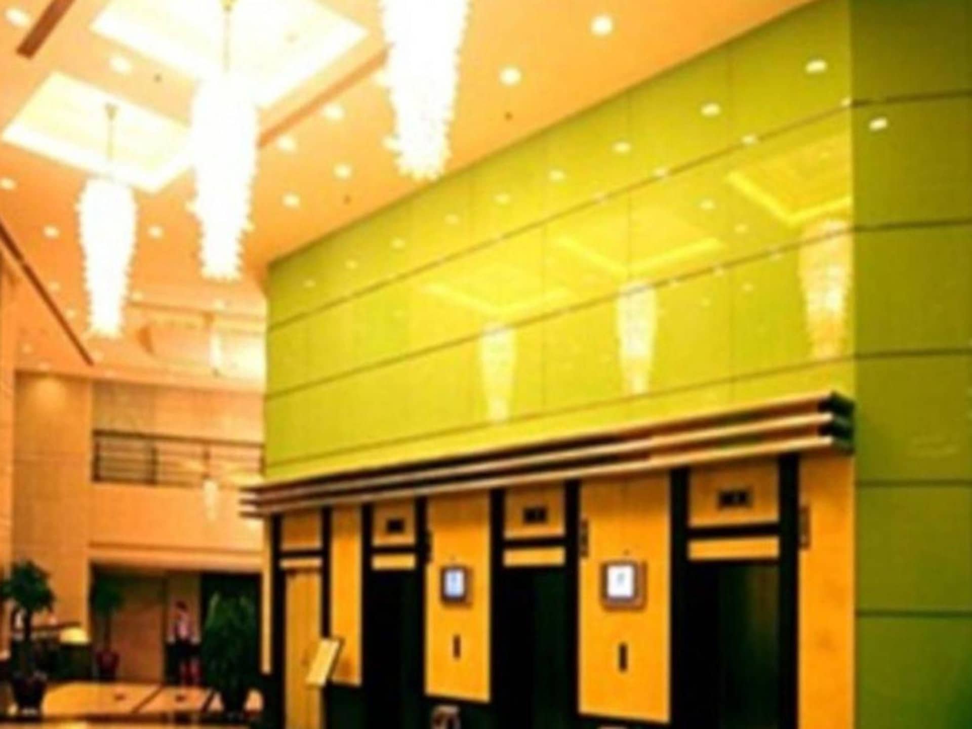 Skyline Plaza Hotel