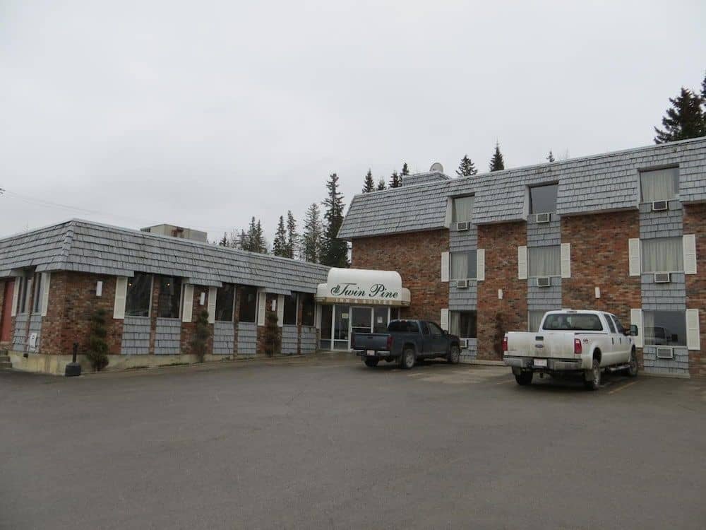 TWIN PINE MOTOR INN