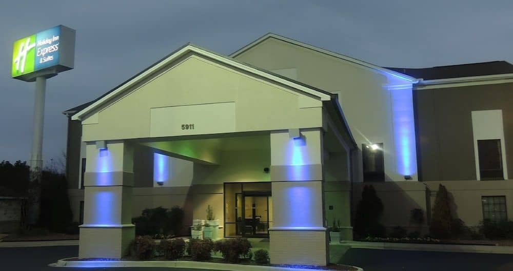 HOLIDAY INN EXPRESS & SUITES B HOLIDAY INN EXPRESS & SUITES B